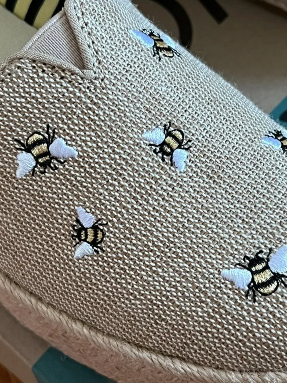 Beige/Nude/Burlap TOMS Valencia Platform Espadrilles with Bees Size 8 NEW